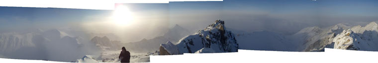 Панорама с вершины 2493 м (пик Туристской Дружбы).